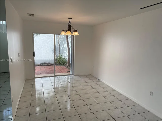 331 NE 212th St, Miami FL 33179