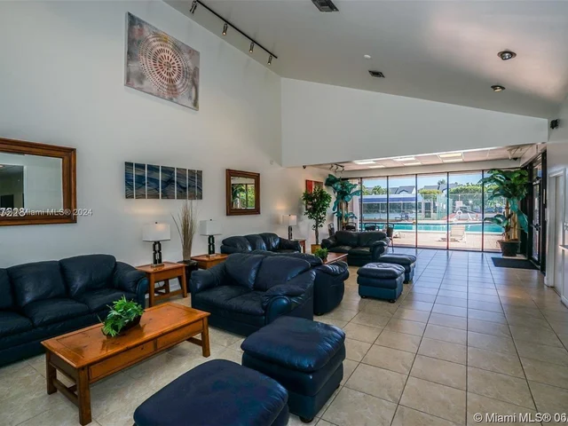 331 NE 212th St, Miami FL 33179