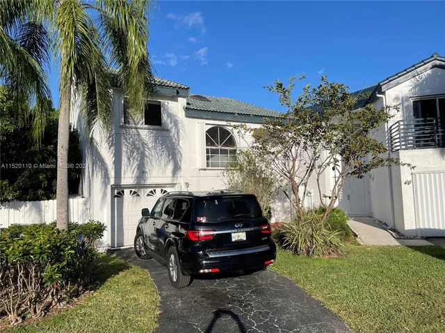331 NE 212th St, Miami FL 33179