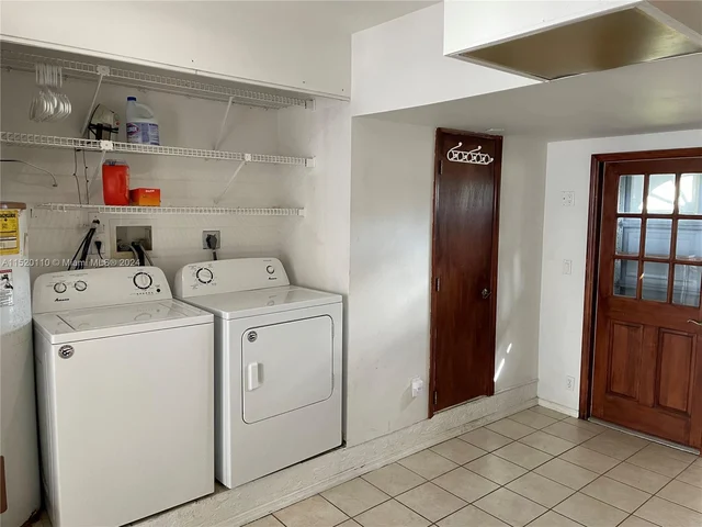 331 NE 212th St, Miami FL 33179