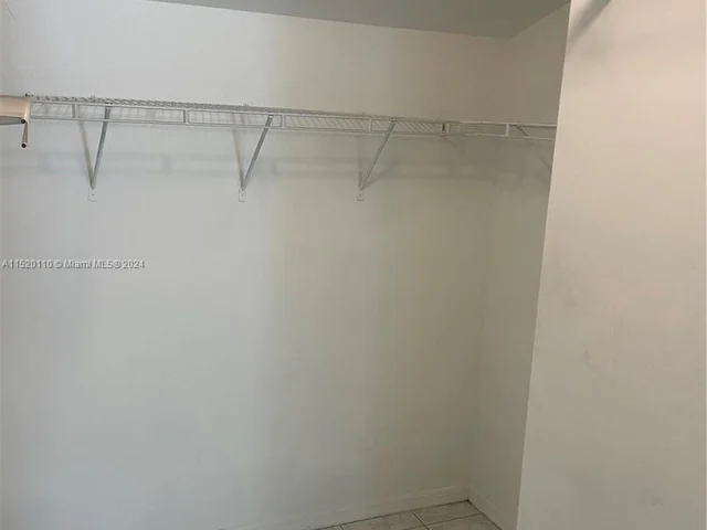 331 NE 212th St, Miami FL 33179