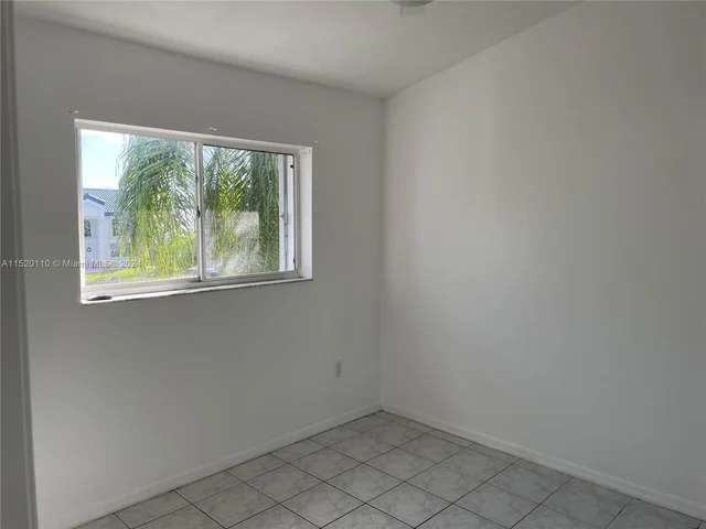 331 NE 212th St, Miami FL 33179