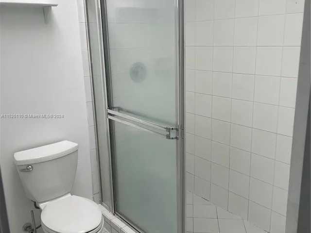 331 NE 212th St, Miami FL 33179