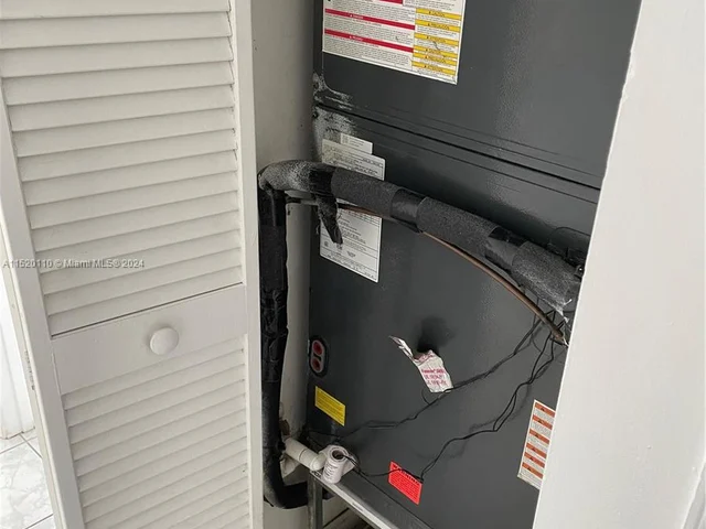 331 NE 212th St, Miami FL 33179