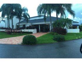 331 NE 212th St, Miami FL 33179