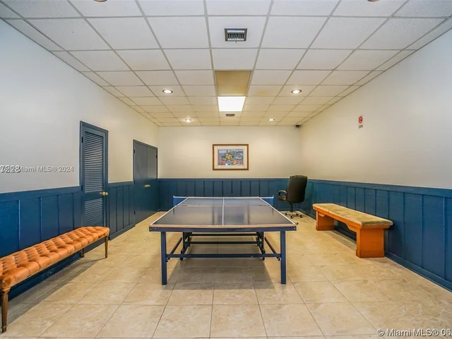 331 NE 212th St, Miami FL 33179