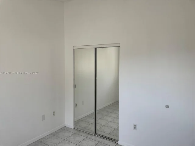 331 NE 212th St, Miami FL 33179