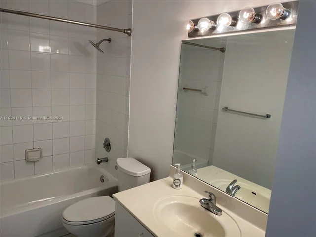 331 NE 212th St, Miami FL 33179