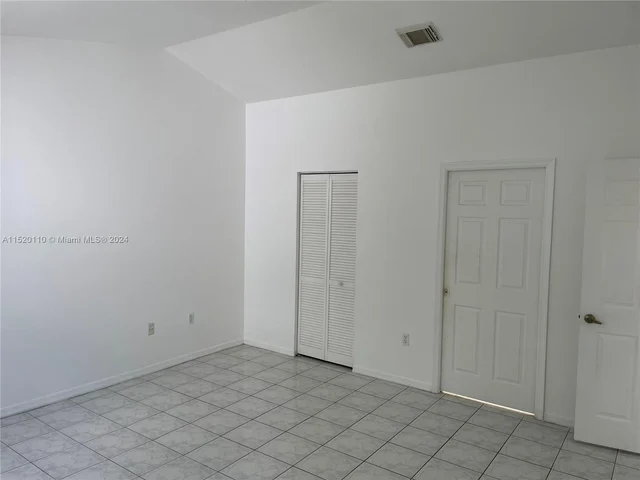 331 NE 212th St, Miami FL 33179