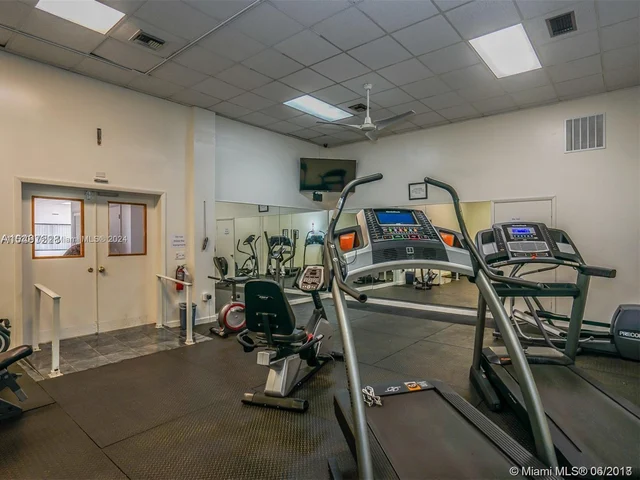 331 NE 212th St, Miami FL 33179