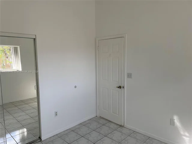 331 NE 212th St, Miami FL 33179