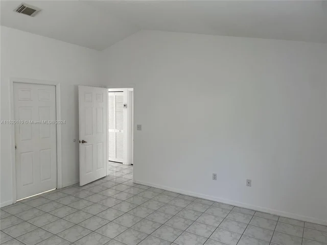 331 NE 212th St, Miami FL 33179