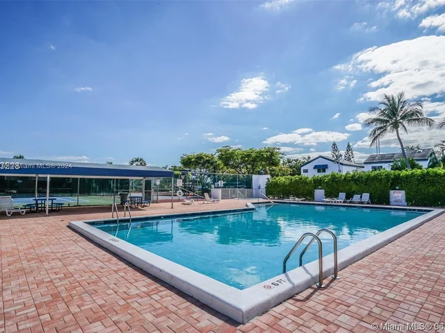 331 NE 212th St, Miami FL 33179