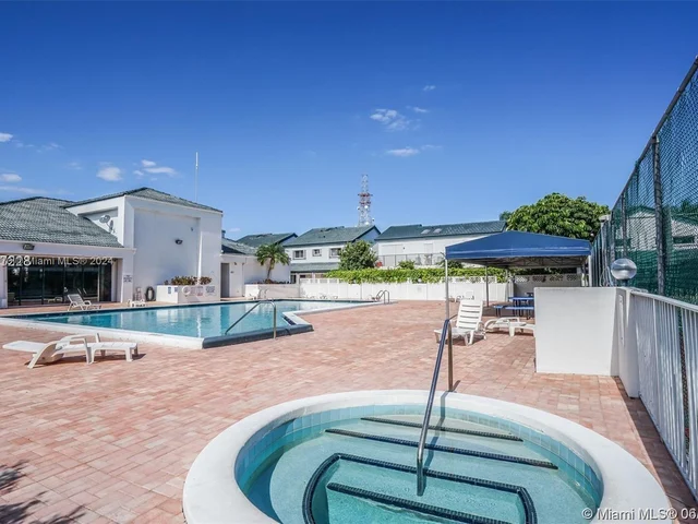 331 NE 212th St, Miami FL 33179