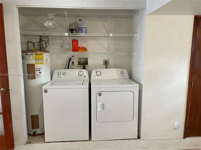 331 NE 212th St, Miami FL 33179