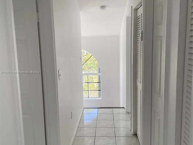 331 NE 212th St, Miami FL 33179