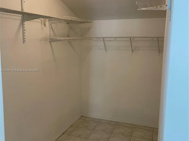 331 NE 212th St, Miami FL 33179