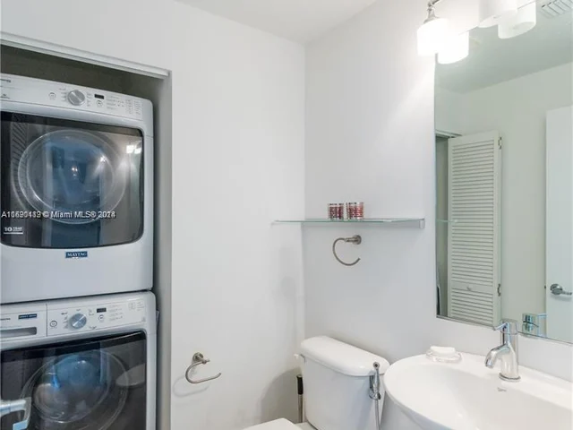 888 Biscayne Blvd # 2103, Miami FL 33132