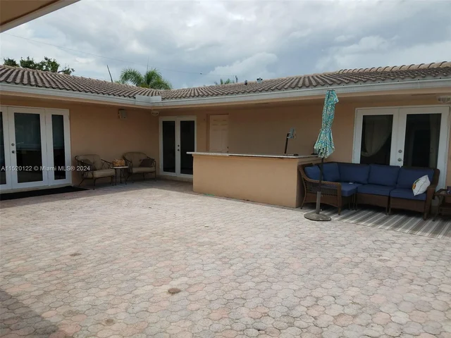 2121 NE 29th St, Lighthouse Point FL 33064