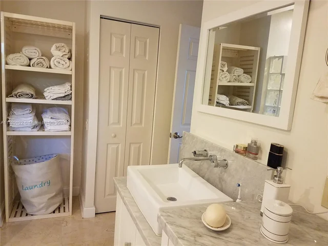 2121 NE 29th St, Lighthouse Point FL 33064