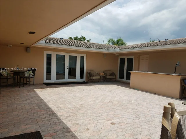 2121 NE 29th St, Lighthouse Point FL 33064