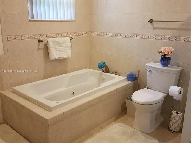 2121 NE 29th St, Lighthouse Point FL 33064