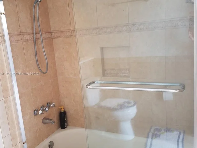 2121 NE 29th St, Lighthouse Point FL 33064