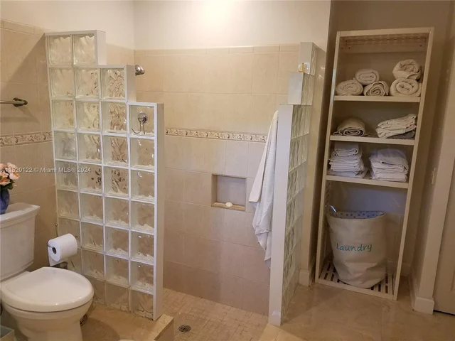 2121 NE 29th St, Lighthouse Point FL 33064