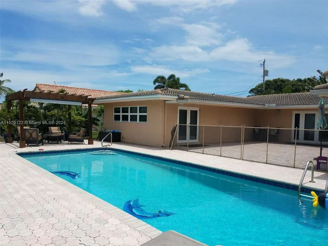 2121 NE 29th St, Lighthouse Point FL 33064