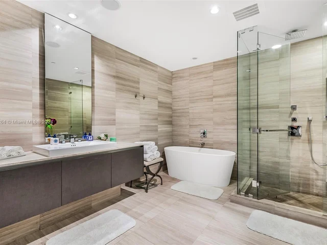 3250 NE 188th St # 504, Aventura FL 33180