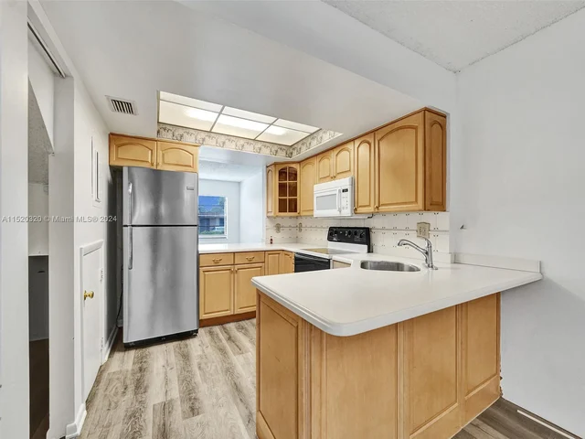 33 Toledo Ct # 35, Davie FL 33324