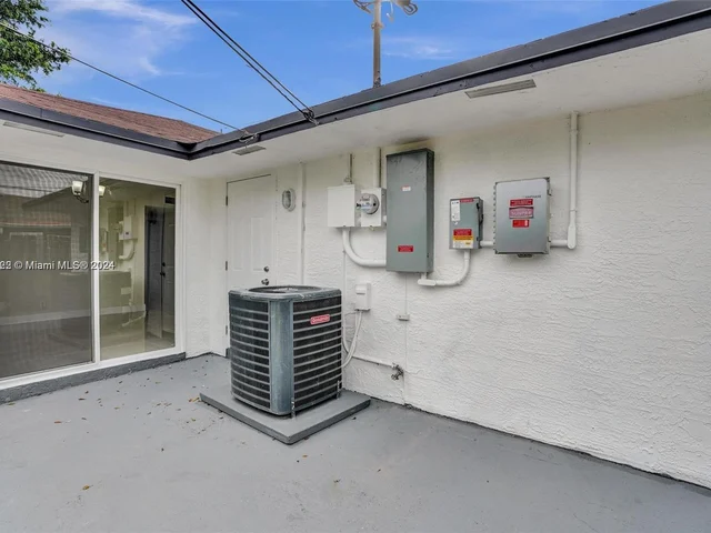 385 NW 15th St, Pompano Beach FL 33060