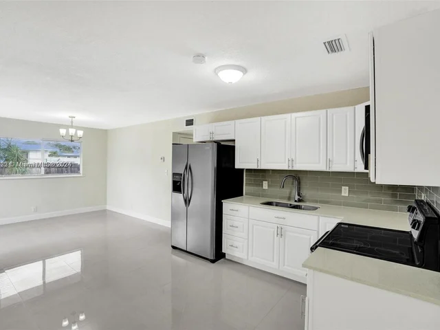 385 NW 15th St, Pompano Beach FL 33060