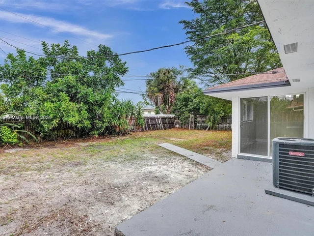 385 NW 15th St, Pompano Beach FL 33060