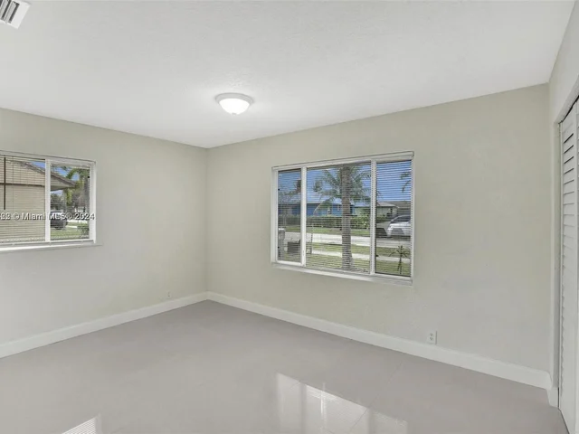 385 NW 15th St, Pompano Beach FL 33060