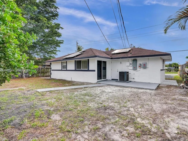 385 NW 15th St, Pompano Beach FL 33060