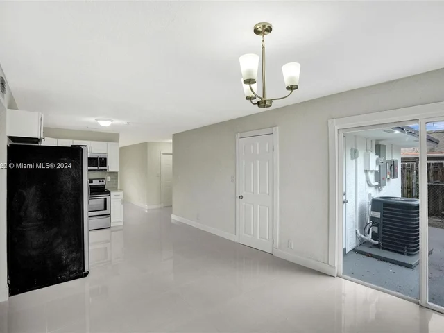 385 NW 15th St, Pompano Beach FL 33060