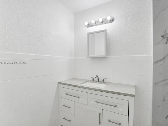 385 NW 15th St, Pompano Beach FL 33060