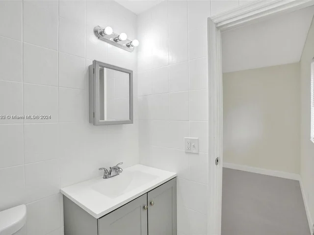 385 NW 15th St, Pompano Beach FL 33060