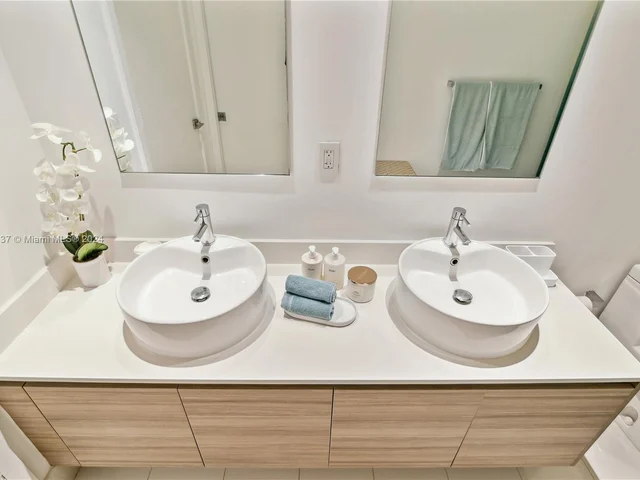 121 NE 34th St # 2503, Miami FL 33137