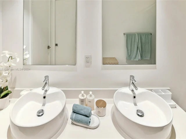 121 NE 34th St # 2503, Miami FL 33137