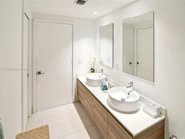 121 NE 34th St # 2503, Miami FL 33137