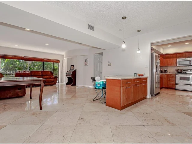 4000 N Hills Dr # 29, Hollywood FL 33021