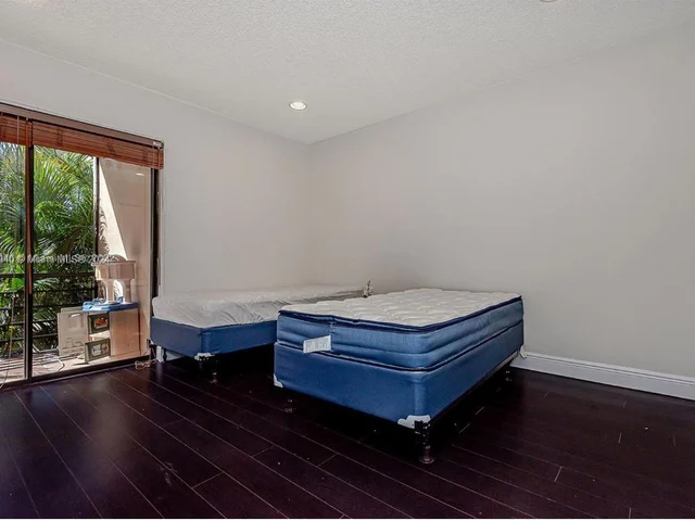 4000 N Hills Dr # 29, Hollywood FL 33021