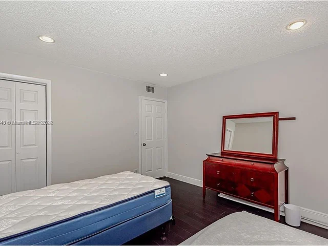 4000 N Hills Dr # 29, Hollywood FL 33021