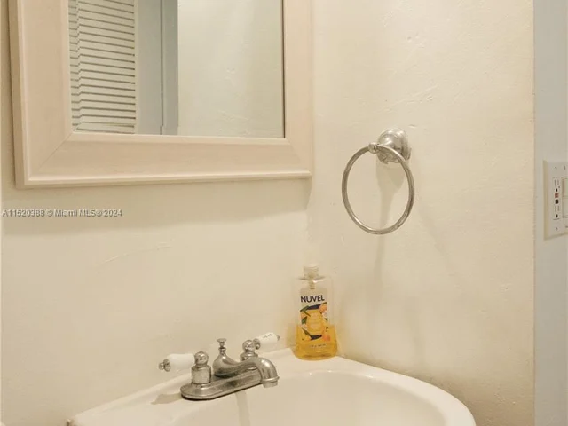 251 Galen Dr # 309E, Key Biscayne FL 33149