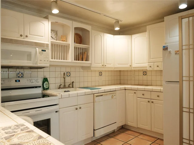 251 Galen Dr # 309E, Key Biscayne FL 33149