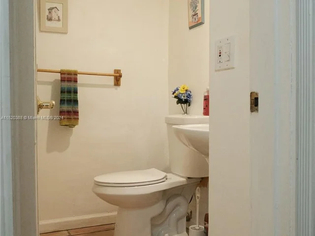 251 Galen Dr # 309E, Key Biscayne FL 33149