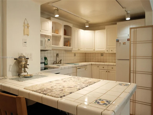 251 Galen Dr # 309E, Key Biscayne FL 33149