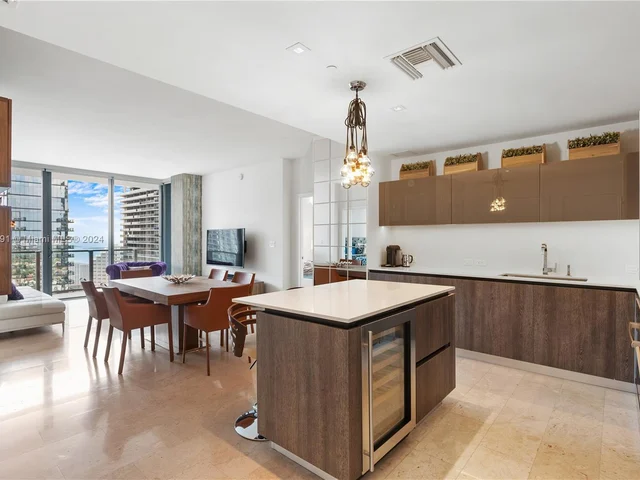 88 SW 7 Street # 3405, Miami FL 33130